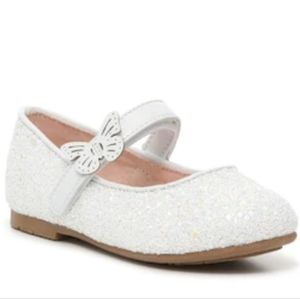 Olive & Edie Cute White flat shoes for girls| Size 10| Style| Round toe| Dressy